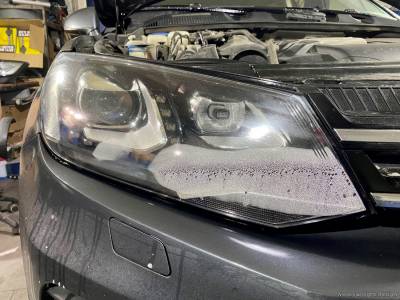 Запотевшая фара Volkswagen Touareg