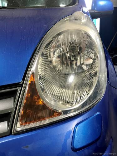 Стекло фары Nissan Note после полировки с внешней стороны