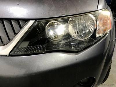 Галогенная оптика Mitsubishi Outlander XL на момент обращения в сервис